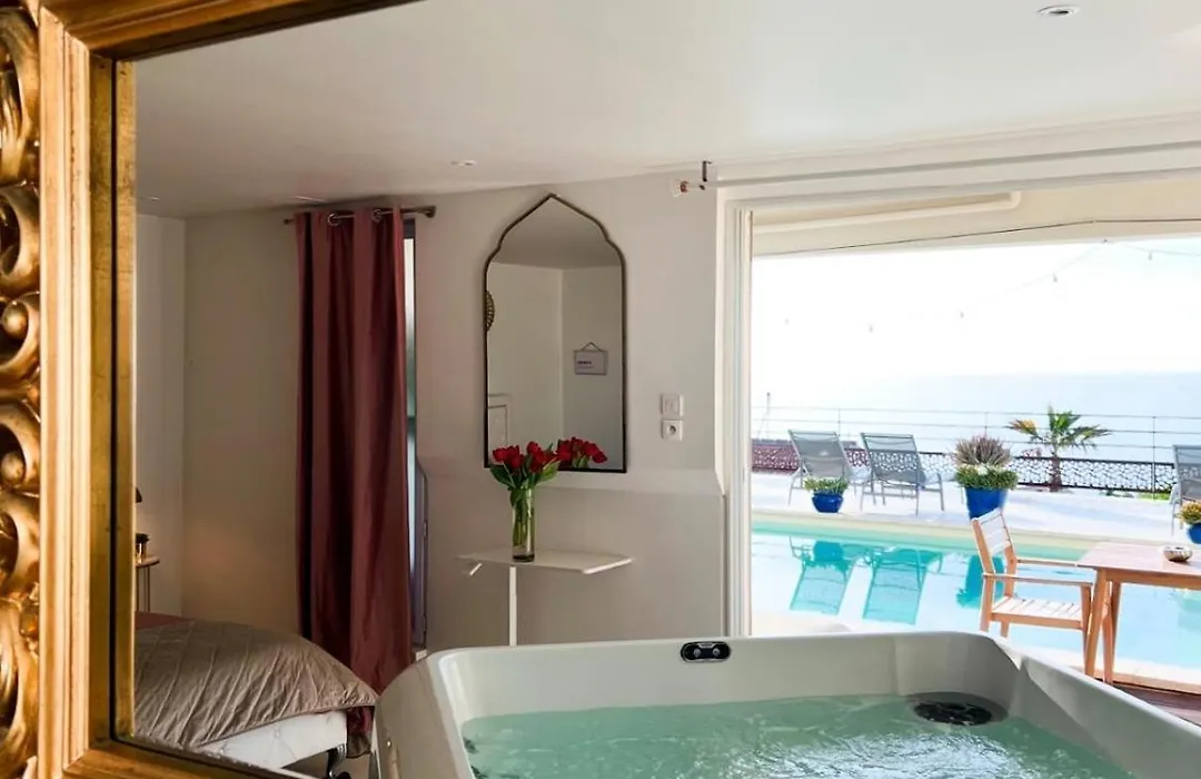 Les Suites Love 2 Spa Vue Mer Piscine-1
