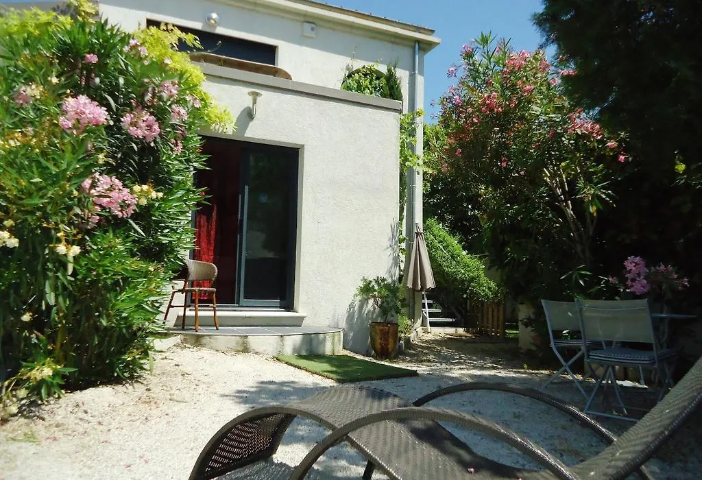 Pied A Terre En Ville-1