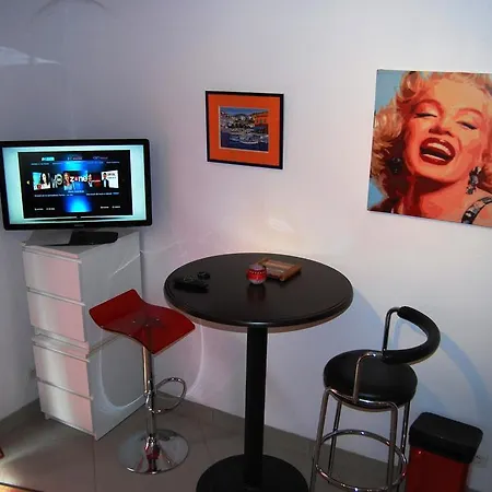Pied A Terre En Ville-3