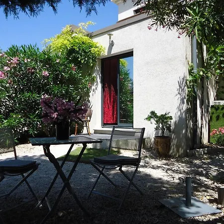 Pied A Terre En Ville-2